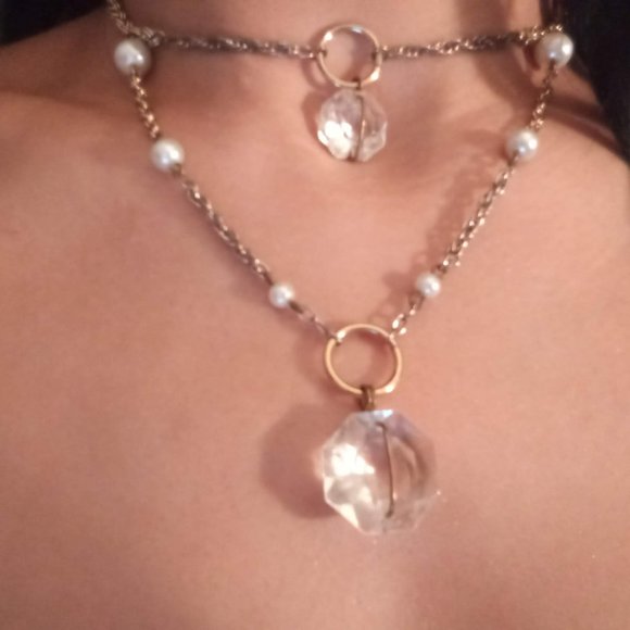Gold Layered Necklace w/ pearls - Picture 2 of 4